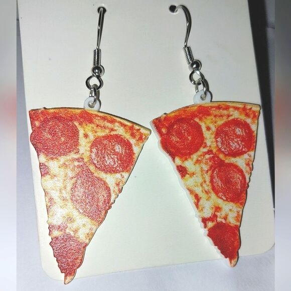 Super cute pepperoni pizza slice earrings - Picture 7 of 7